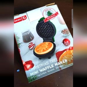 Mini Christmas tree waffle maker